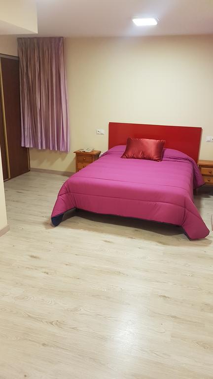 Hostal Orly Camponaraya Zewnętrze zdjęcie